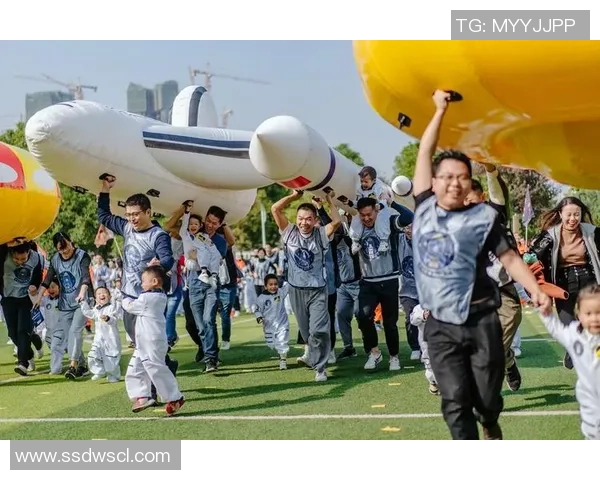 足球明星携子女登山探险温馨时刻记录家庭亲子互动乐趣